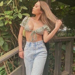 Meet your Posher, Julia